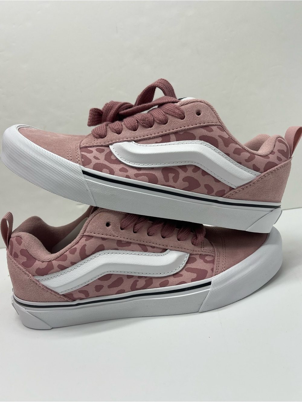Vans WMNS Knu Skool
LEOPARD Misty Mauve
VN000D2TFPR Sneakers Skate
Leopard - Picture 13 of 15